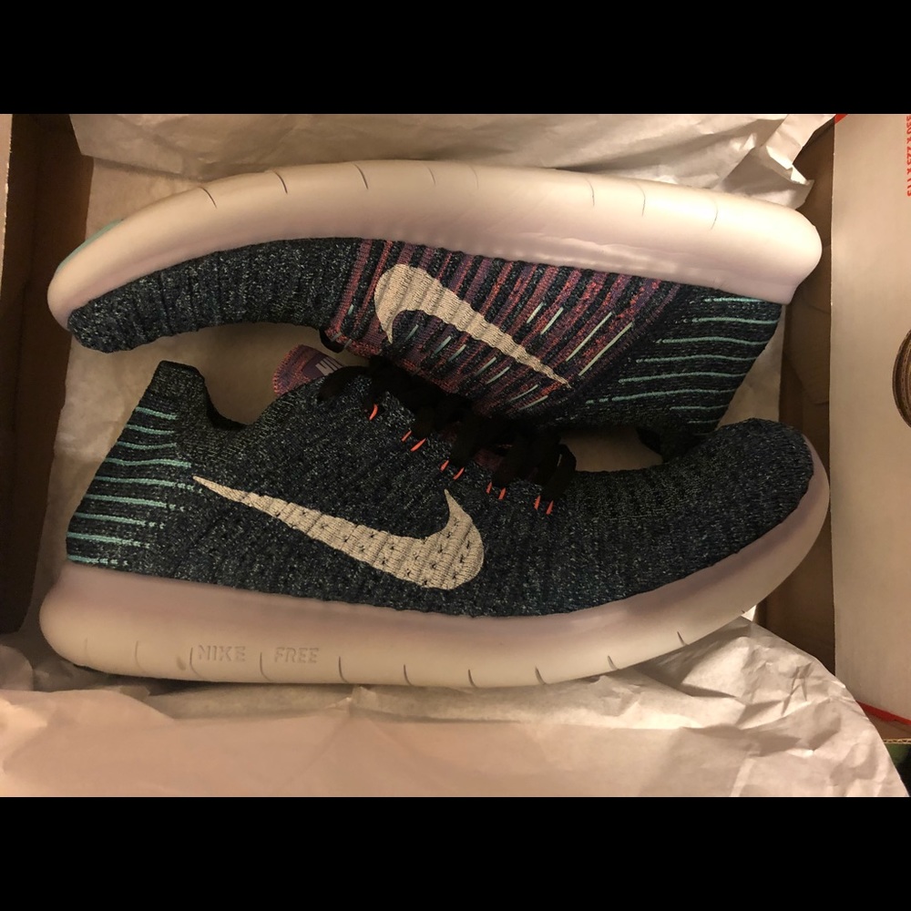 Like New - Women’s Nike Free Run Flyknit - Sz 12